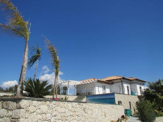 Villa for sale in Italy - Liguria - ventimiglia -  950.000