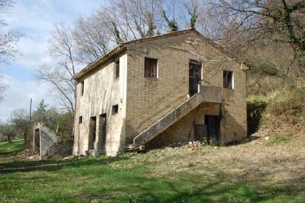 (Woon)boerderij te koop in Itali - Marken / Marche - Massa Fermana -  80.000