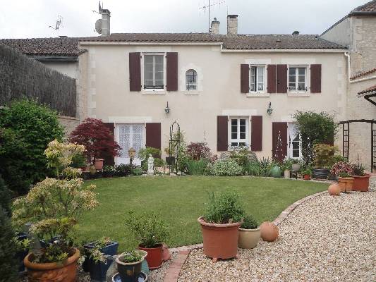 Frankrijk ~ Poitou-Charentes ~ 16 - Charente - Stadswoning