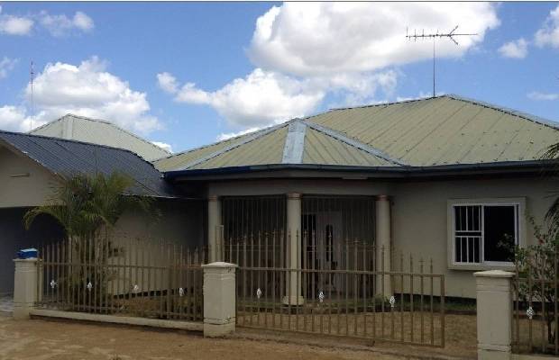 Woonhuis te koop in Suriname - Paramaribo - Charlesburg - € 165.000