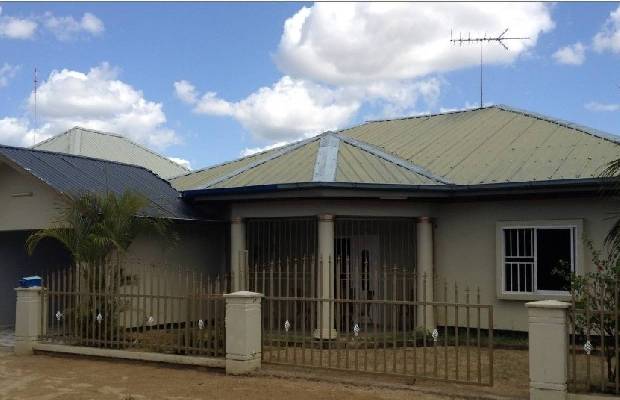 Suriname ~ Paramaribo - Woonhuis