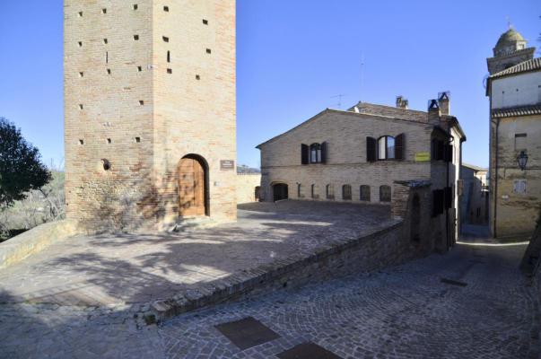Stadswoning te koop in Italië - Marken / Marche - Ortezzano - € 140.000