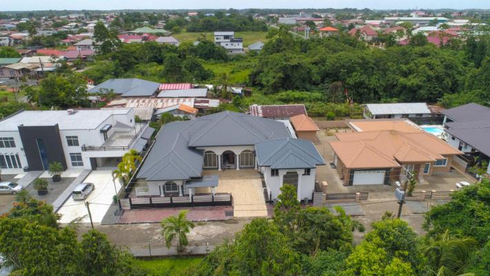 Suriname ~ Paramaribo - Villa