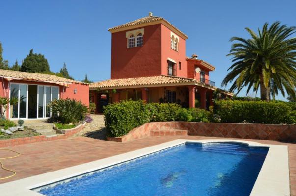 Villa for sale in Spain - Andaluca - Costa del Sol - Estepona -  900.000