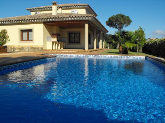 Villa te koop in Spanje - Catalonië - Costa Brava - Santa Cristina D`aro - € 840.000