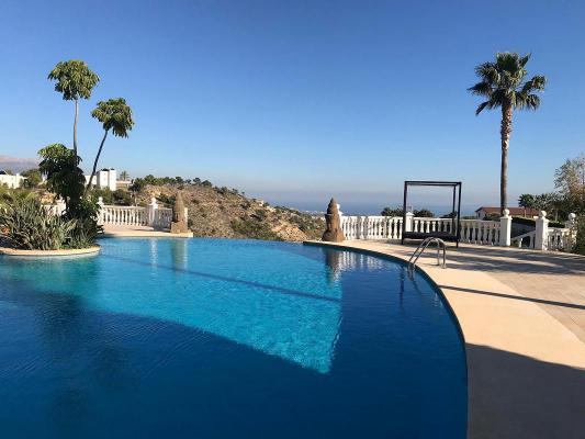 Villa te koop in Spanje - Valencia (Regio) - Costa Blanca - La Nucia -  1.800.000