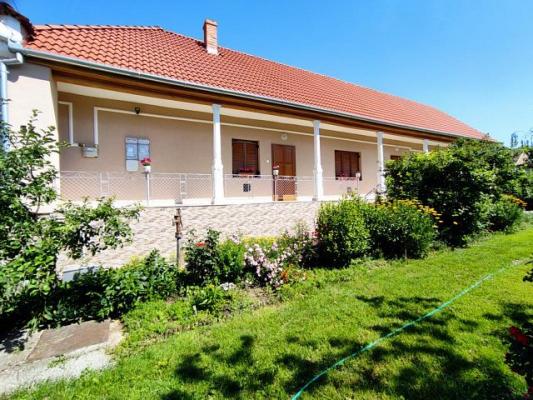 Hongarije ~ Pannonia (West) ~ Baranya (Pcs) - (Woon)boerderij