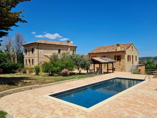 Landhuis te koop in Italië - Marken / Marche - Ripatransone - € 949.000