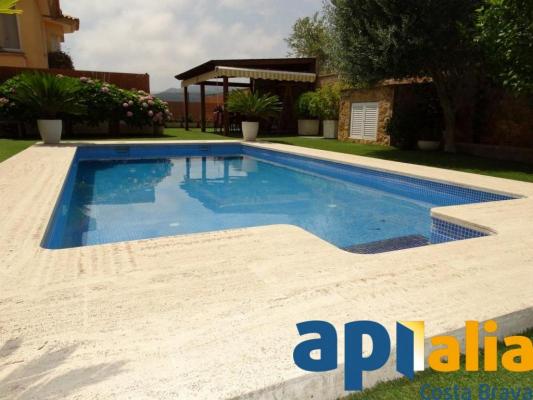 Villa te koop in Spanje - Cataloni - Costa Brava - Sant Feliu De Guixols -  1.199.000