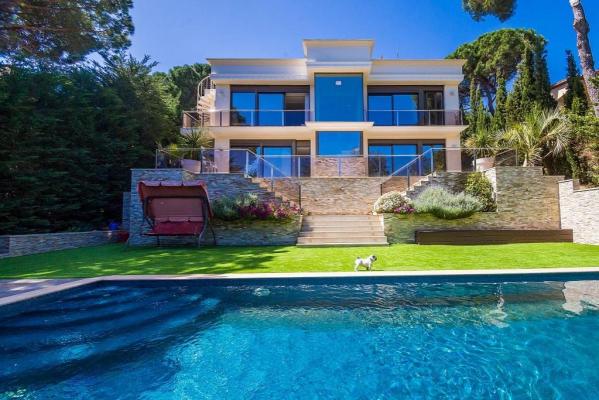 Villa te koop in Spanje - Catalonië - Costa Brava - Platja D`aro - € 1.500.000
