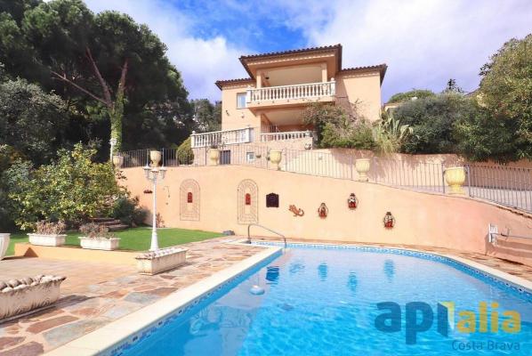 Villa te koop in Spanje - Catalonië - Costa Brava - Santa Cristina D`aro - € 755.000