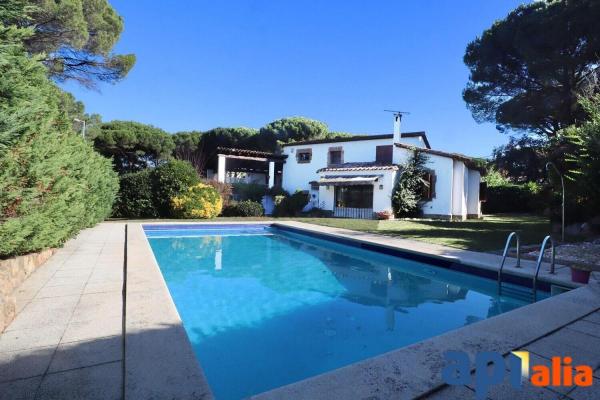 Villa te koop in Spanje - Catalonië - Costa Brava - Santa Cristina D`aro - € 550.000