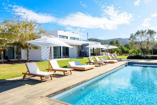 Villa te koop in Spanje - Balearen - Ibiza - Benimussa - € 5.250.000