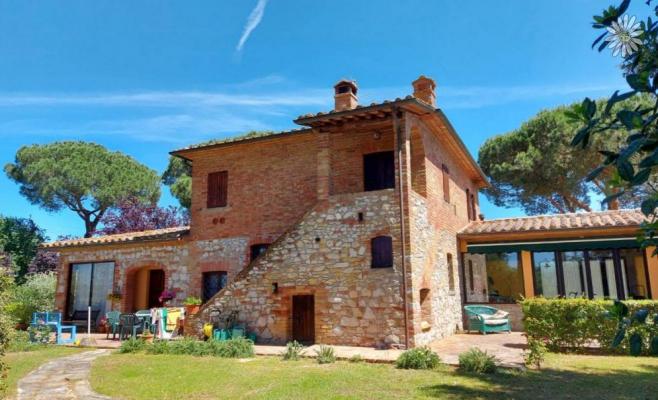 (Woon)boerderij te koop in Itali - Umbri - Castiglione del Lago -  580.000