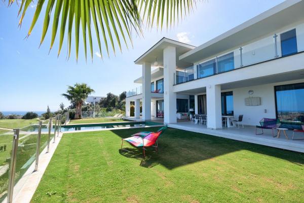 Villa te koop in Spanje - Andalusië - Costa del Sol - Benahavis - € 2.875.000