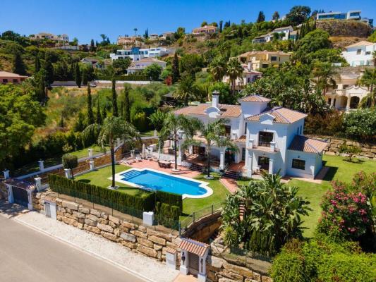 Villa te koop in Spanje - Andalusië - Costa del Sol - Estepona - € 1.950.000