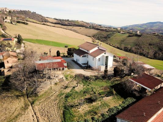 Landhuis te koop in Itali - Marken / Marche - carassai -  350.000