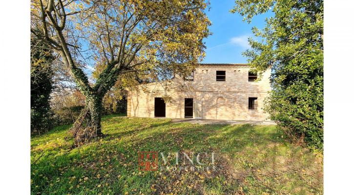 (Woon)boerderij te koop in Itali - Marken / Marche - Magliano di Tenna -  260.000