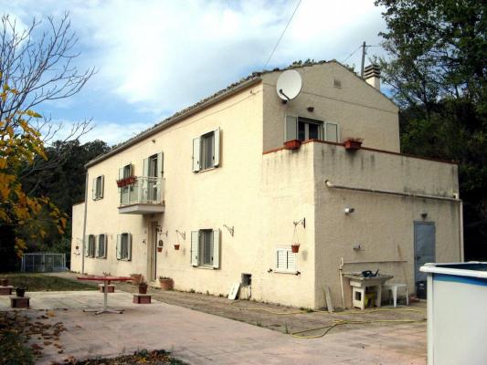 (Woon)boerderij te koop in Itali - Abruzzen / Abruzzo - Civitaquana -  125.000