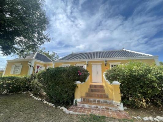 Antilles ~ Curaao - Country house