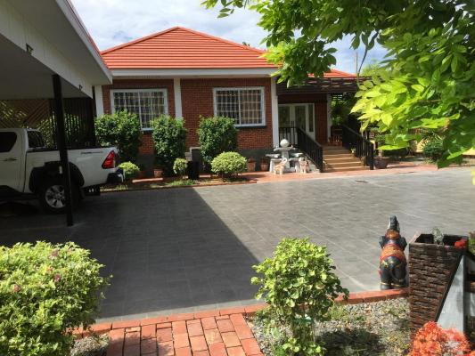 Bungalow for sale in Thailand - Centraal - Lopburi -  200.000