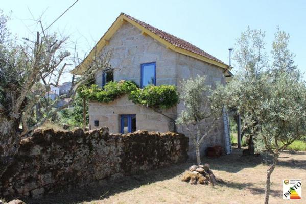 Portugal ~ Transmontana ~ Viseu ~ Mangualde - Woonhuis