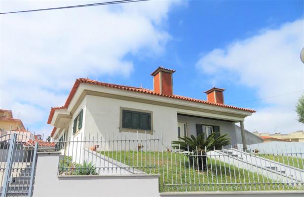 Villa te koop in Portugal - Aveiro - Santa Maria da Feira - São João de Ver - € 355.000