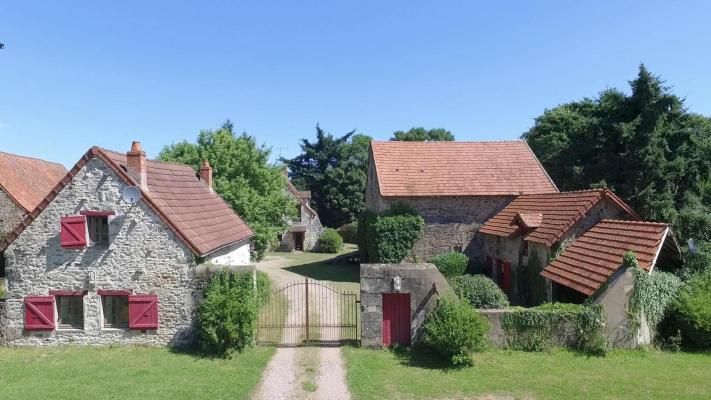 Landgut zu verkaufen in Frankreich - Bourgogne - Sane-et-Loire - Saint Sernin du Bois -  990.000