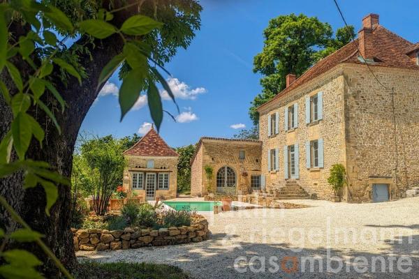 Herenhuis te koop in Frankrijk - Aquitaine - Dordogne - Nanthiat -  1.150.000