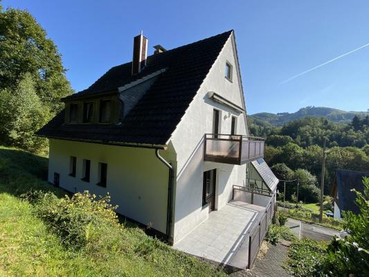 Duitsland ~ Nordrhein-Westfalen ~ Sauerland - Meergezinswoning