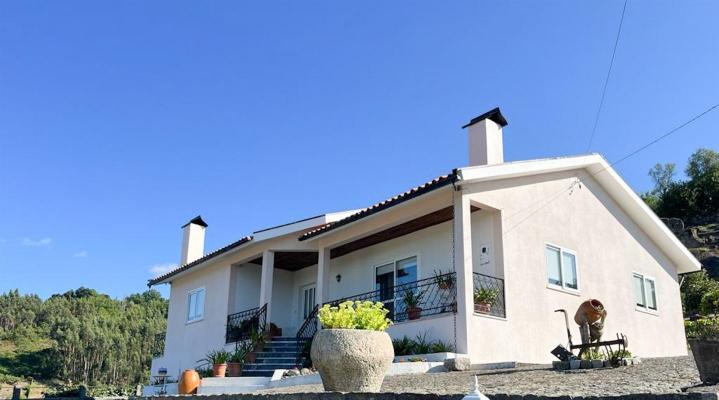 Villa te koop in Portugal - Viseu - Oliveira de Frades - € 255.000