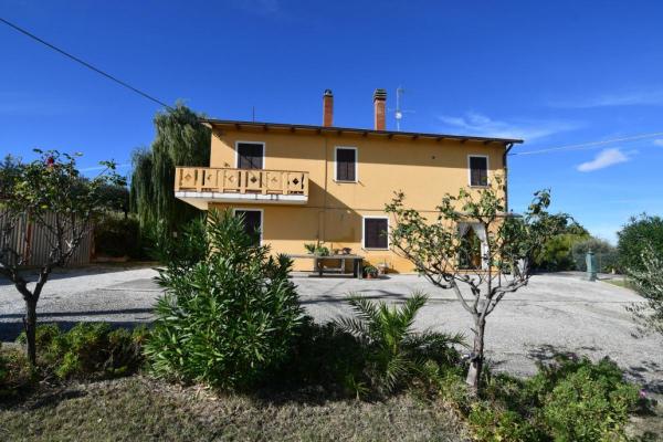 Woonhuis te koop in Itali - Marken / Marche - Agriturismo in Carassai -  289.000