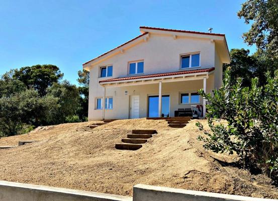 Villa te koop in Spanje - Cataloni - Costa Brava - Santa Cristina D`aro -  320.000