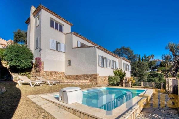 Villa te koop in Spanje - Cataloni - Costa Brava - Castell-Platja D`aro -  550.000