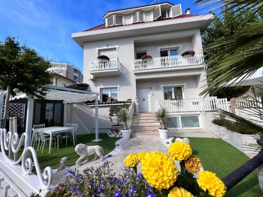 Villa te koop in Itali - Marken / Marche - Gabicce Mare (Catollica) -  595.000