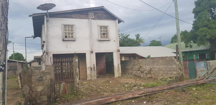 Renovation object for sale in Suriname - Paramaribo - Uitvlugt -  25.000