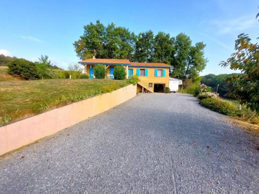 Bungalow te koop in Frankrijk - Midi-Pyrnes - Haute-Garonne - dichtbij Montrejeau -  230.000