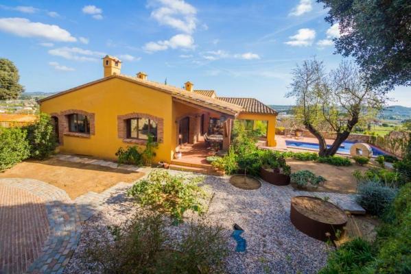 Chalet te koop in Spanje - Cataloni - Costa Brava - Mont-Ras -  1.300.000