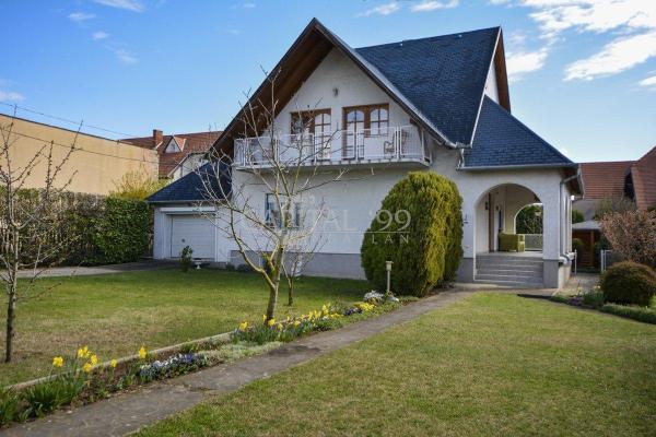 Villa for sale in Hungary - Pannonia (West) - Balaton - Gyenesdias -  340.000
