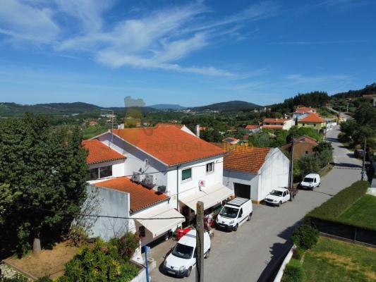 Portugal ~ Santarm ~ Ferreira do Zzere - Bedrijfspand