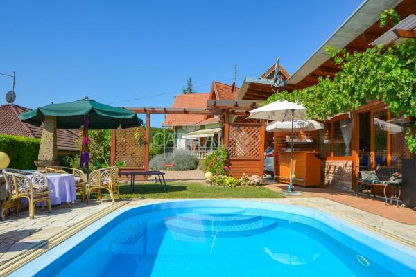 Villa te koop in Hongarije - Pannonia (West) - Balaton - Cserszegtomaj -  430.000