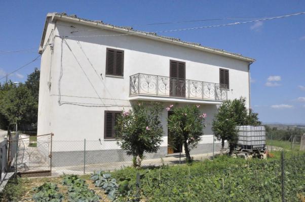 Itali ~ Abruzzen / Abruzzo - Woonhuis