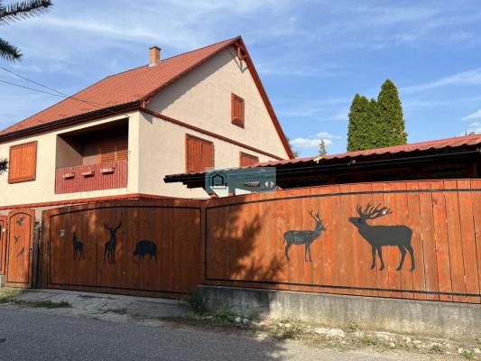 Hongarije ~ Noord: Eger & Tokaj ~ Borsod-Aba�j-Zempl�n - Woonhuis