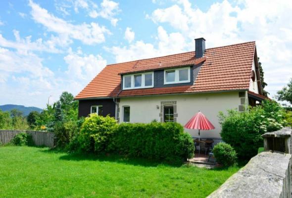 Duitsland ~ Nordrhein-Westfalen ~ Sauerland - Meergezinswoning