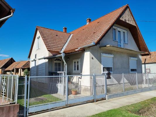 Hongarije ~ Pannonia (West) ~ Baranya (Pcs) - Meergezinswoning