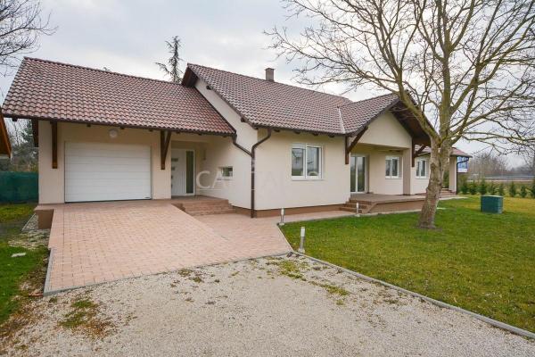 Hongarije ~ Pannonia (West) ~ Balaton - Bungalow