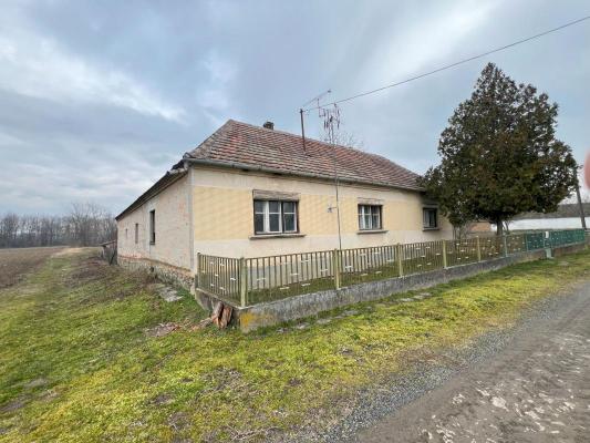 Hongarije ~ Pannonia (West) ~ Baranya (Pcs) - (Woon)boerderij