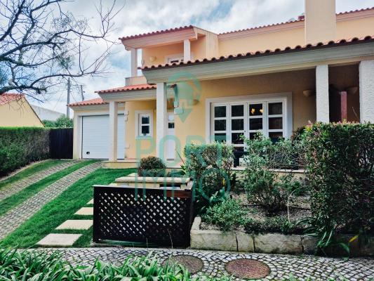 Portugal ~ Leiria ~ Alcobaa - Hoekwoning