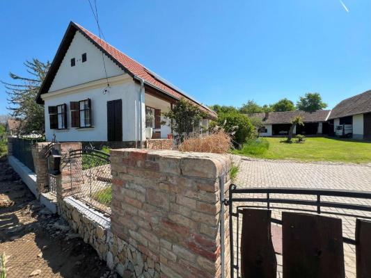 Hongarije ~ Pannonia (West) ~ Tolna (Szekszrd) - (Woon)boerderij