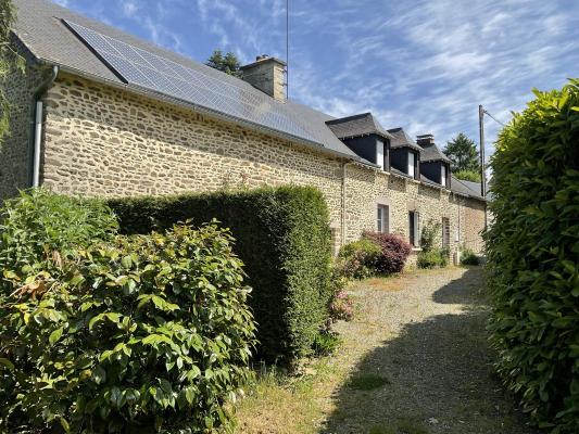 Frankrijk ~ Pays de la Loire ~ 53 - Mayenne - (Woon)boerderij